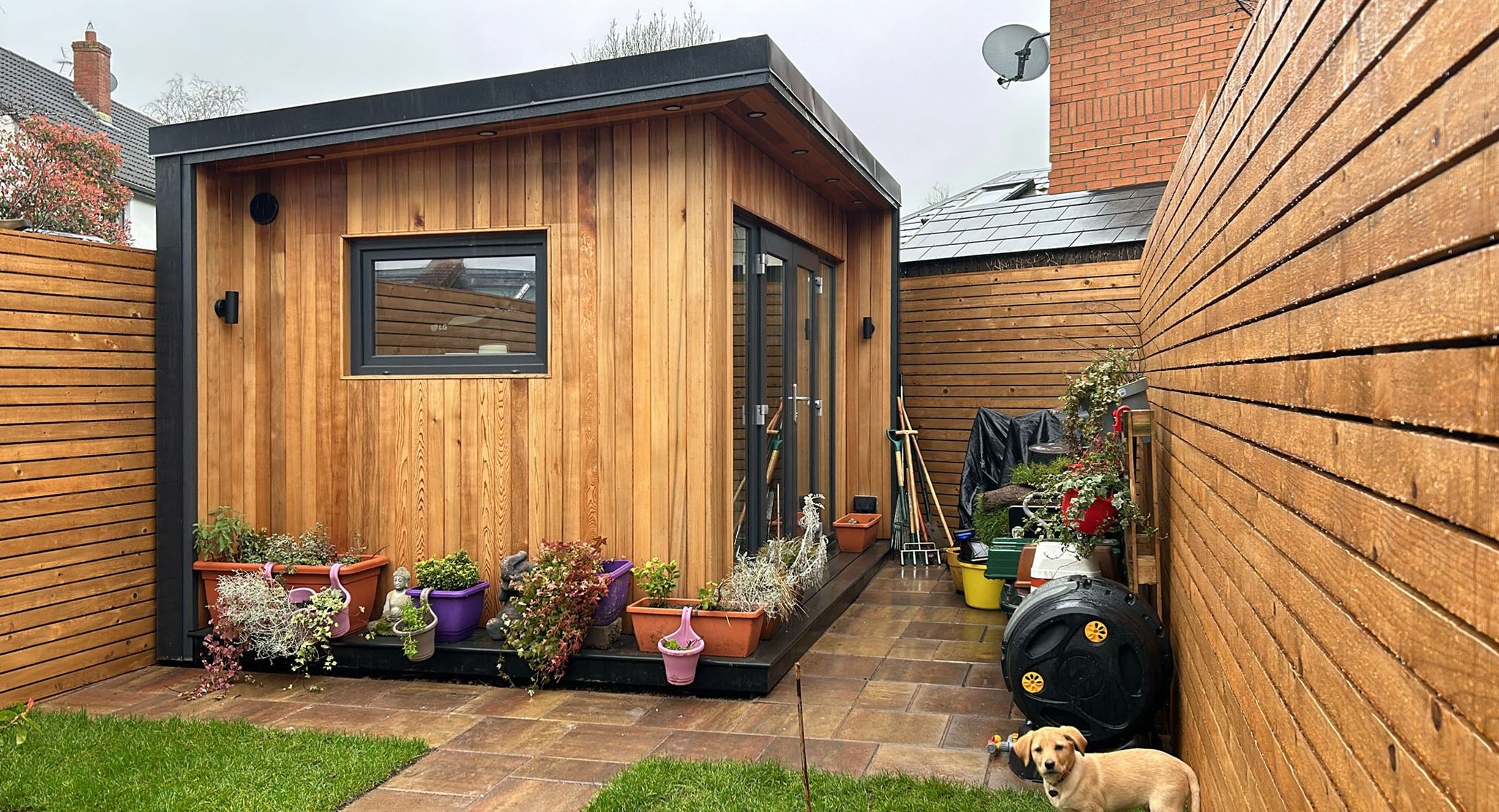 Garden Office | urgently needed workstation 01