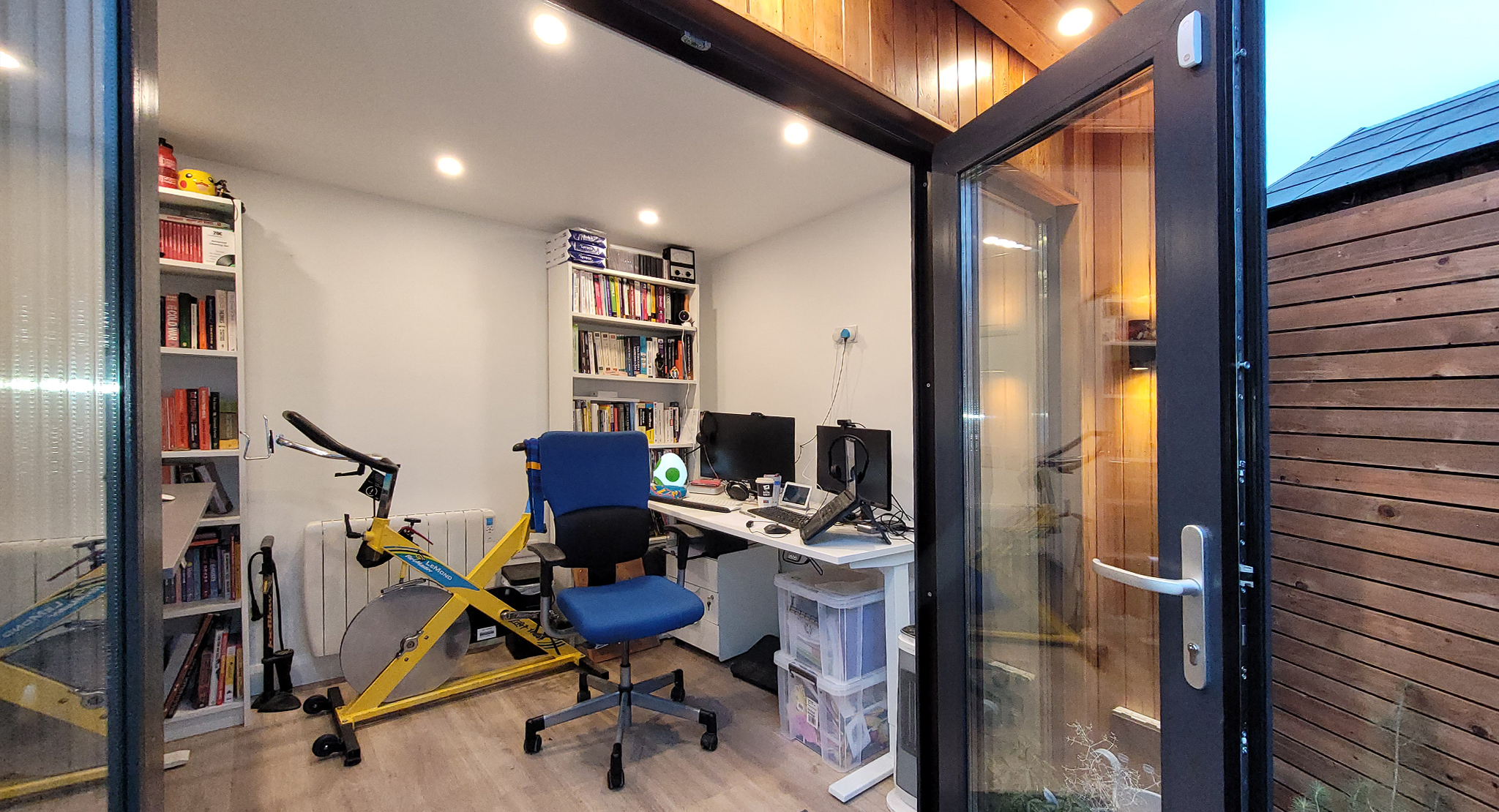 Garden Office | urgently needed workstation 02